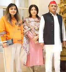 अखिलेश यादव की बेटी के खिलाफ आपत्तिजनक टिप्पणी से भडके सपाई, पुलिस से की कार्रवाई की मांग