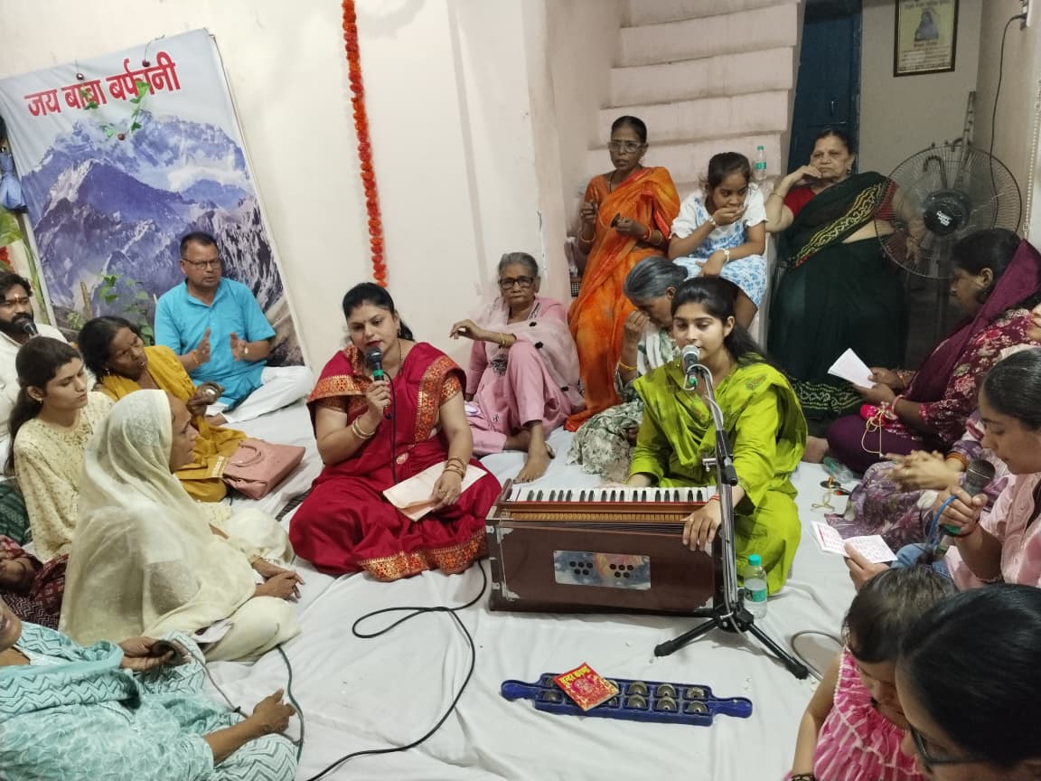 108 श्री हनुमान चालीसा के अखंड पाठ का हुआ भव्य आयोजन, नौ घंटे तक भक्तिरस में डूबा मंदिर परिसर