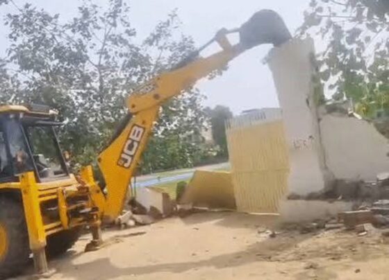जीआरएम पर नगर निगम का चला बुलडोजर