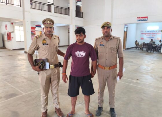 पुलिस की गिरफ्त में आरोपी बेटा