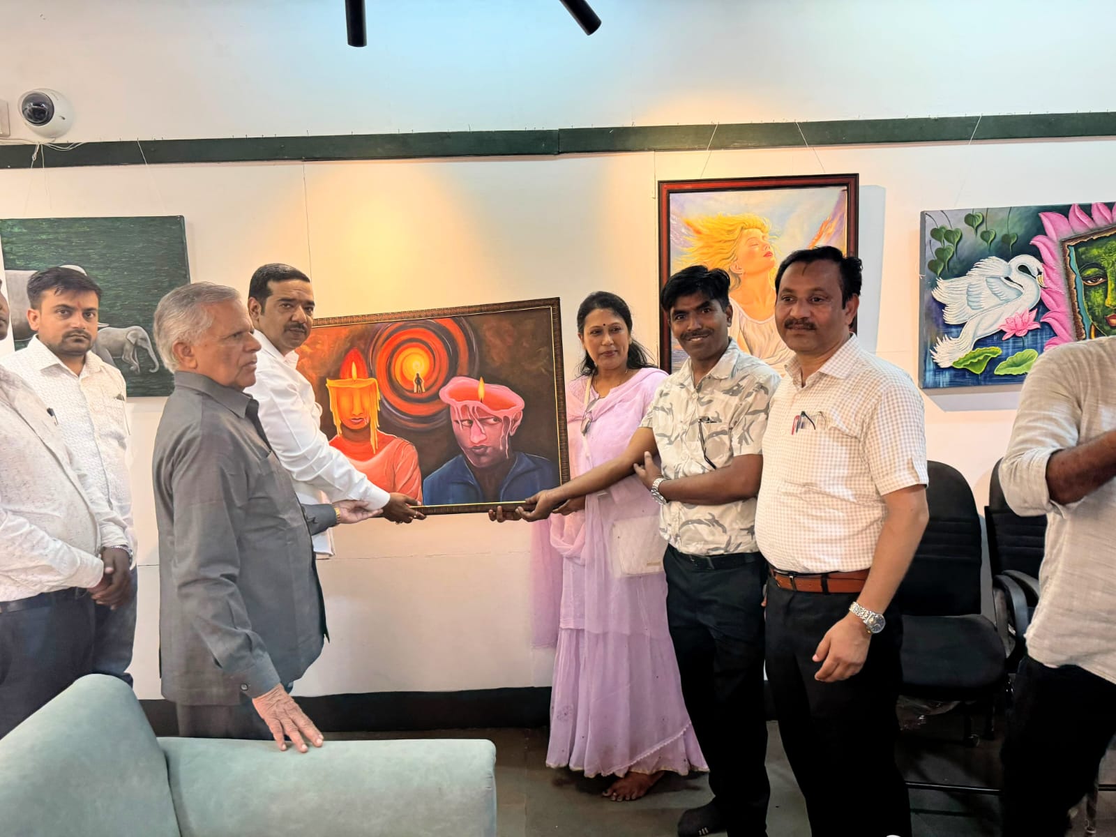 यामिनी आर्ट गैलरी में कला प्रतिभाओं का सम्मान, अंतिम दिन उमड़ी दर्शकों की भीड़
