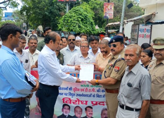 स्मार्ट मीटर के विरोध में सौंपा ज्ञापन