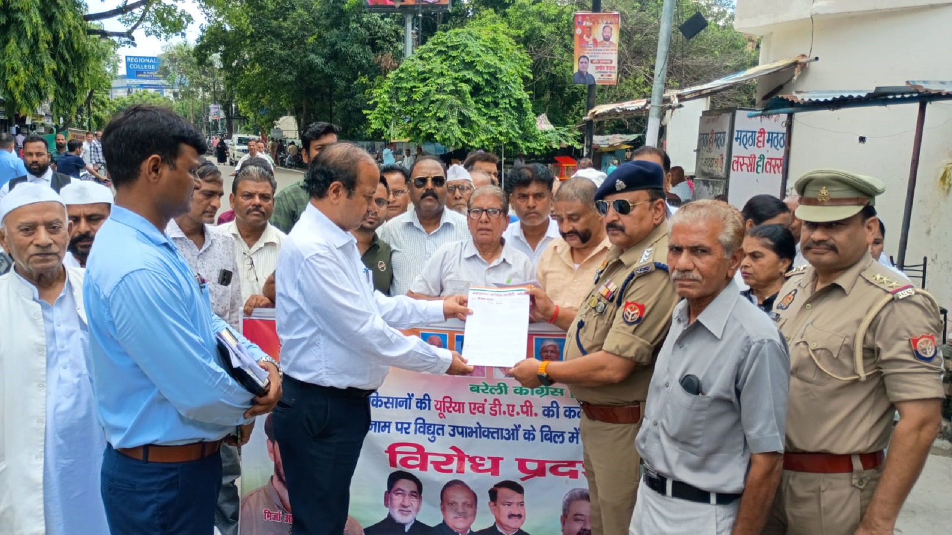 स्मार्ट मीटर के विरोध में सौंपा ज्ञापन