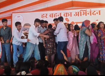 मेयर उमेश गौतम द्वारा आयोजित रक्षाबंधन कार्यक्रम