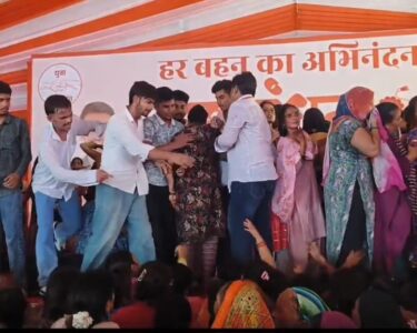 मेयर उमेश गौतम द्वारा आयोजित रक्षाबंधन कार्यक्रम