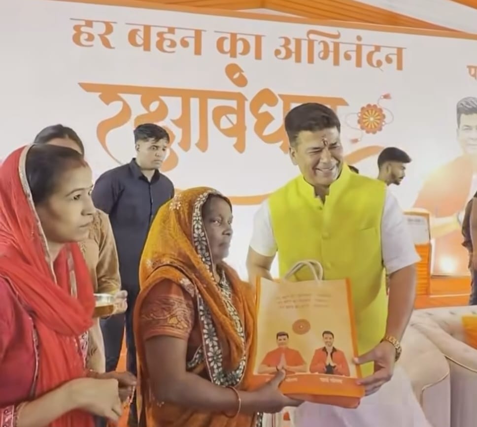 रक्षा बंधन कार्यक्रम में मेयर उमेश गौतम